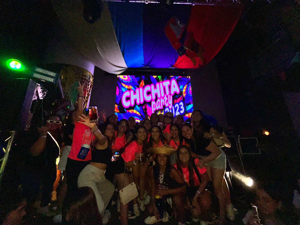 michelle1005_'s tweet image. Que buena chichita #prom2012