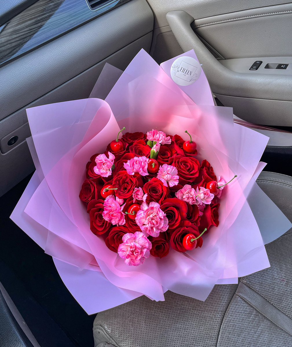 eileensfloral's tweet photo. cherry bouquet 🍒 https://t.co/HtVBRKRafi
