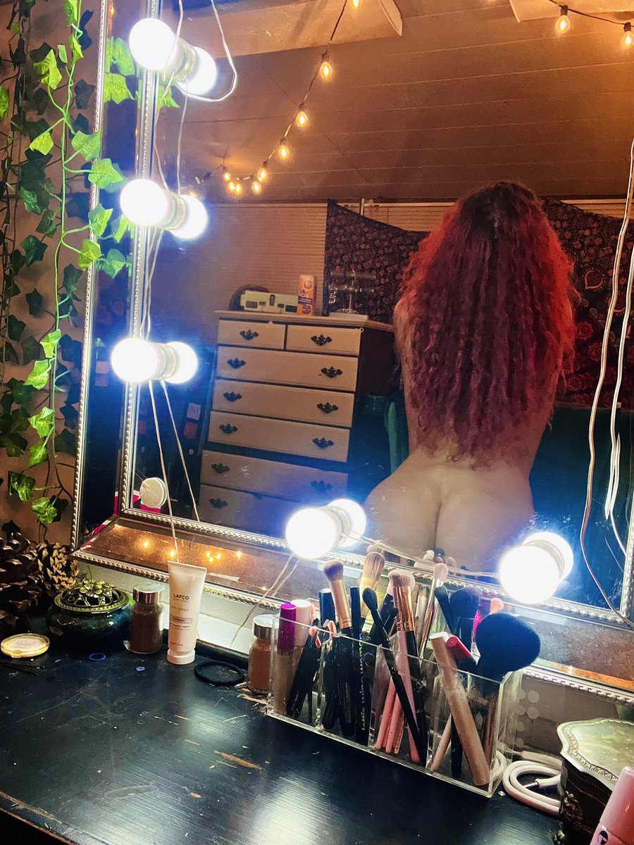 Ashtoness66's tweet photo. Mirror pics 🤭 #bigirl #booty #onlyfansbabe #onlyfans_girl #bdsm https://t.co/PnQzafQ08Y