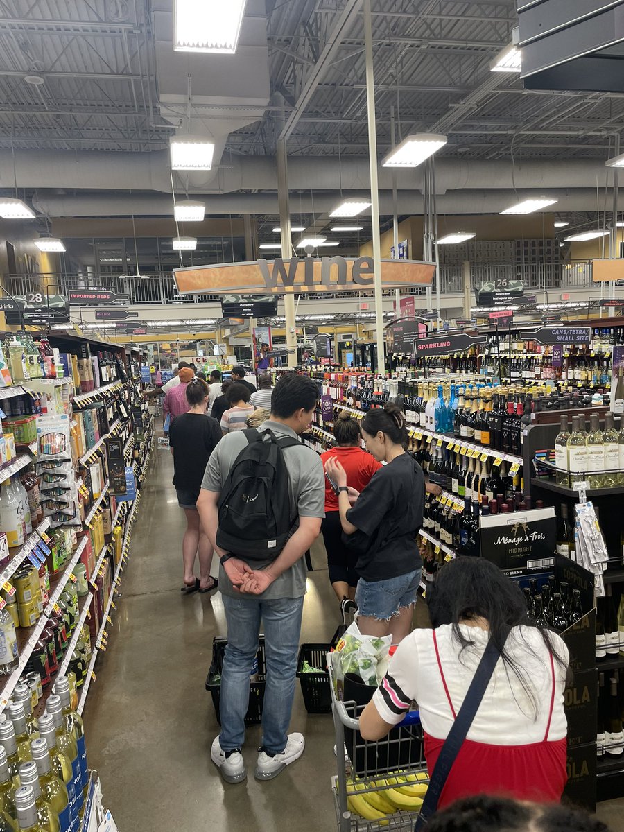 35 + people in line <a href="/kroger/">Kroger</a> on Sugarloaf Pkwy.  Literally 1 person trying to work self checkout.  Ridiculous <a href="/kroger/">Kroger</a>!