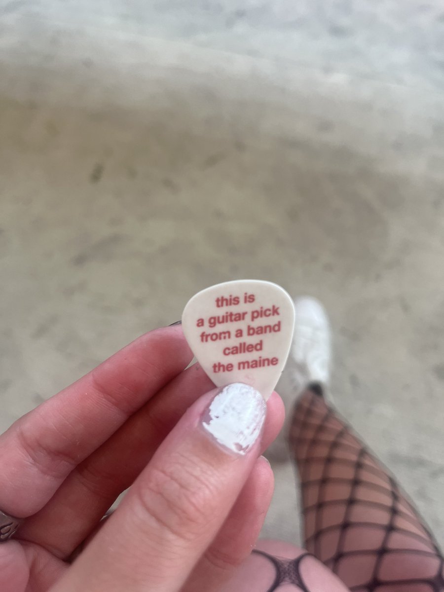 SNOWGLOBELIVE's tweet photo. @themaine i promise i will take very very good care of my new friend :,) https://t.co/lJJ2V5uPdJ