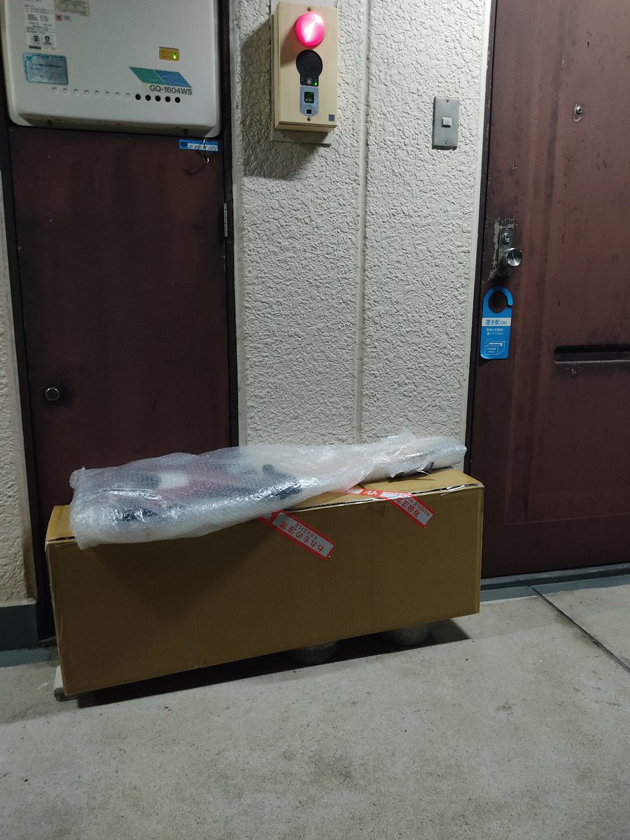 tak812's tweet photo. 何故か同日に届いた…SELDER、32本目33本目はレッドSB(⁠◍⁠•⁠ᴗ⁠•⁠◍⁠)

ヘッドを見ると、1弦ペグからヘッド先の距離が違います。

しっかりメンテしていきます(⁠.⁠ ⁠❛⁠ ⁠ᴗ⁠ ⁠❛⁠.⁠)

#selder 
#中華ギター 
#中華ギターも悪くない 
#中華ギター大好き 
#中華ギターは化ける https://t.co/hM2iPcyBwg