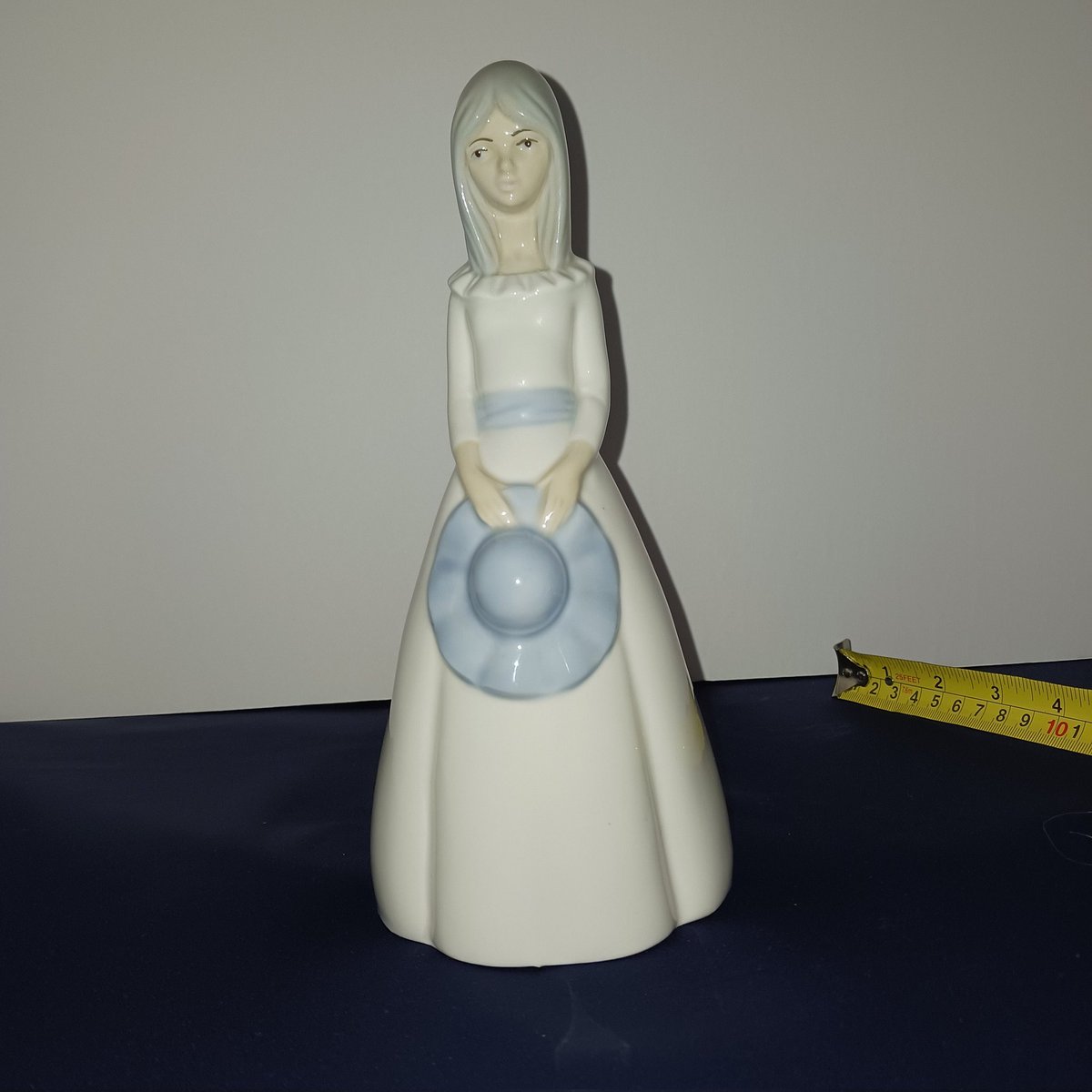 Spanish porcelain, small girl figurin EUC, #SPANISHPORCELAIB,#IIADRA,#smallgirlfigurine,#girlpircelain,#porcelainfigurine