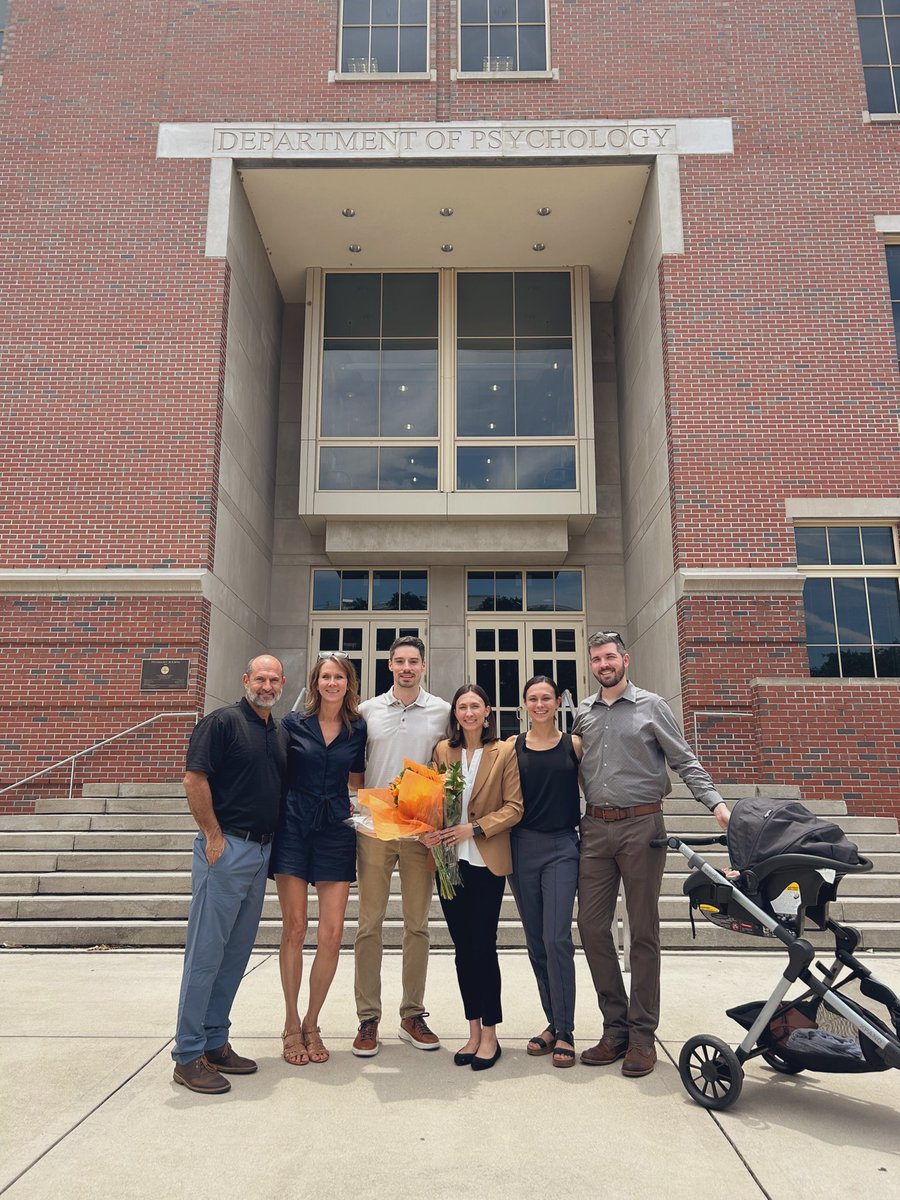 lexperrini's tweet photo. Pretty fun day here in Tallahassee defending my dissertation! #PhDone #Phinally #GoNoles https://t.co/H435ZLqWqr