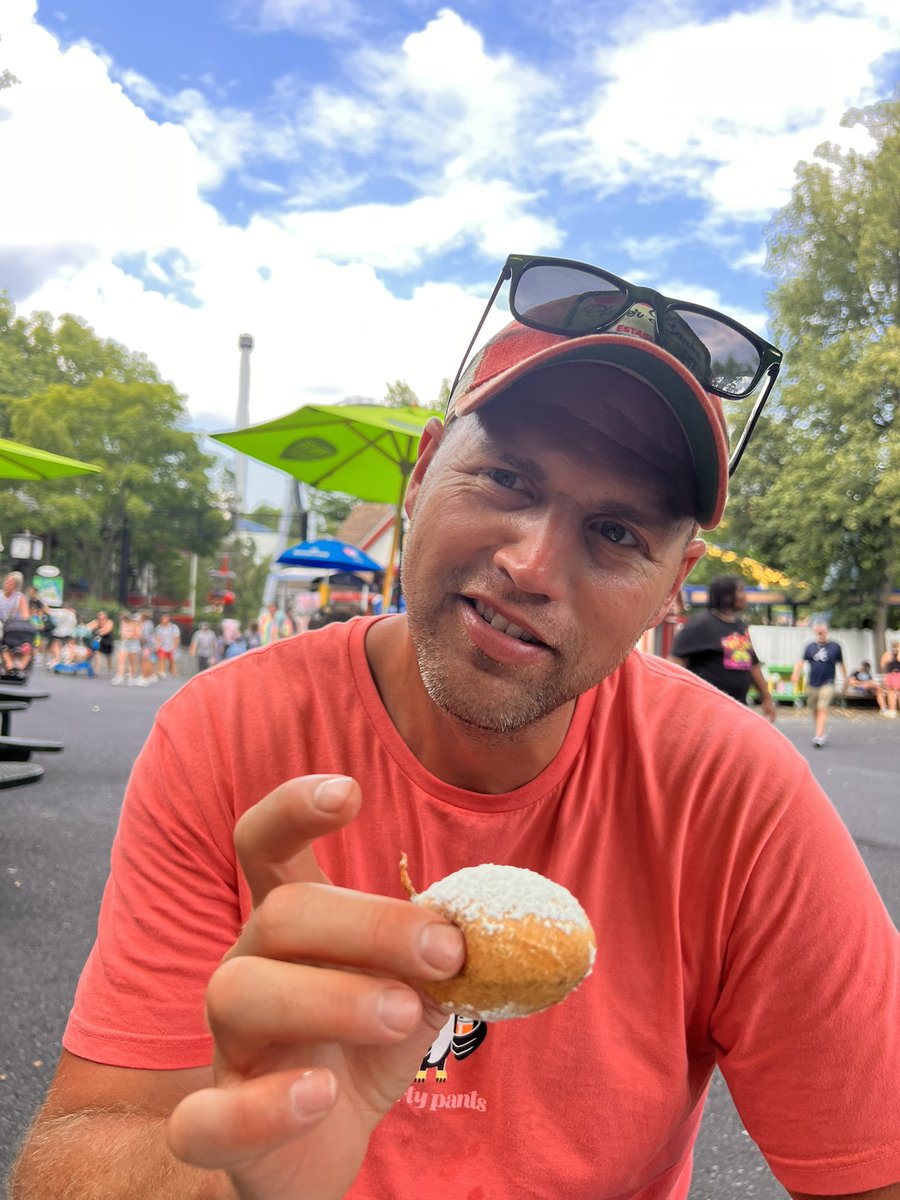 Bucation's tweet photo. from perfectly popped theme park popcorn to refreshing lemonade, freshly fried donuts, walking tacos & crab fries, the food @Hersheypark is way beyond basic
try the deep fried Reeses peanut butter cups. they’re our absolute must-eat on any visit 👌 #bucation #hersheypark https://t.co/5FFNLbttxe