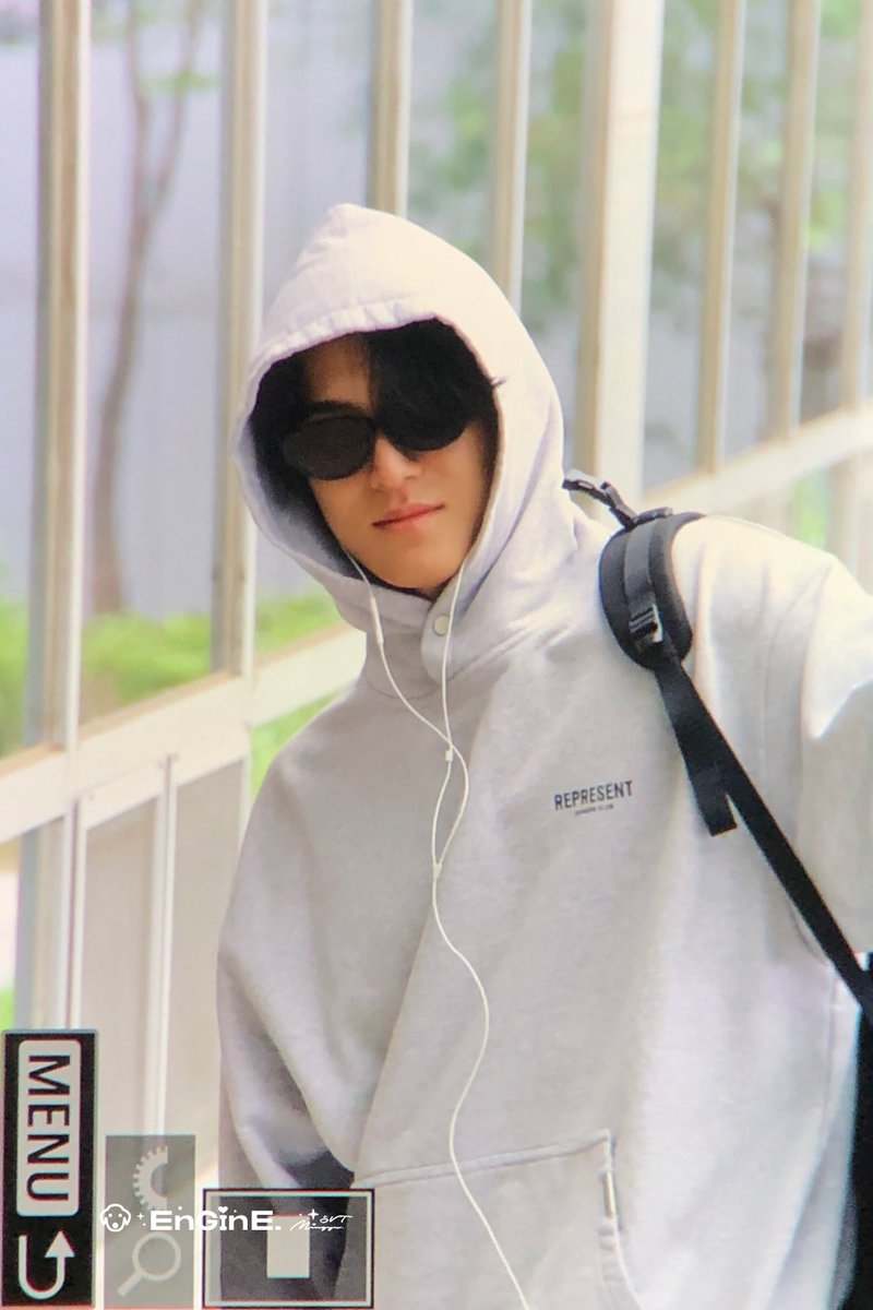 EnGinE_0406's tweet photo. 230708 GMP출국

#민규  #ミンギュ #MINGYU 
#세븐틴   #SEVENTEEN 
@pledis_17 https://t.co/6XSWfg4ejm