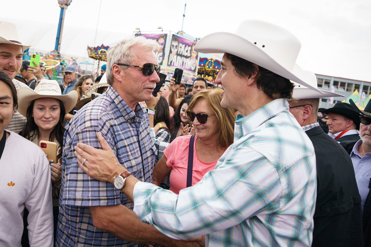 Justin Trudeau tweet media