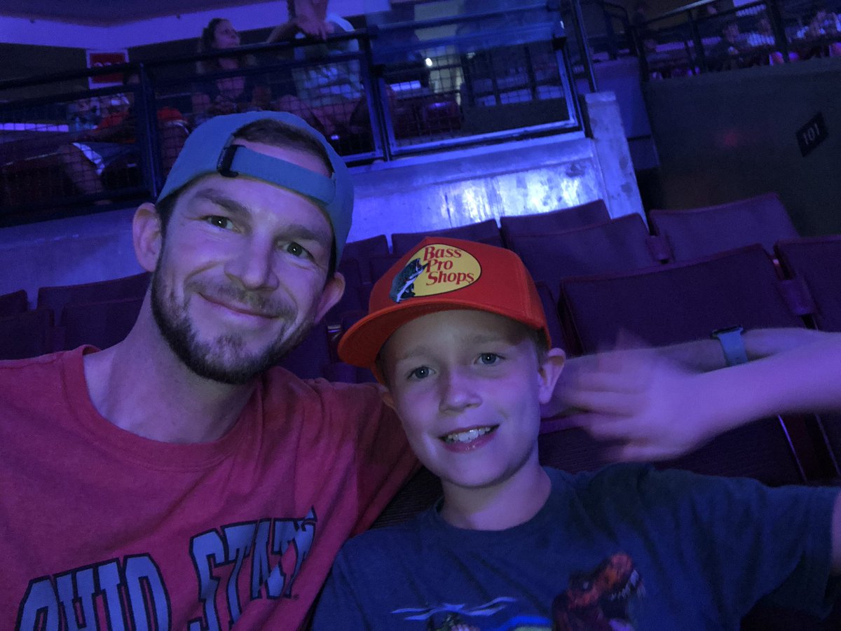 GolfWithKG's tweet photo. We had a blast last night at the @DudePerfect Panda-Monium Tour in Columbus #dudeperfecttour #dudeperfect #HudtheStud #WildViolet 🙌🏻👏🏻💪🏻🔥 https://t.co/cIO3qnj0gF