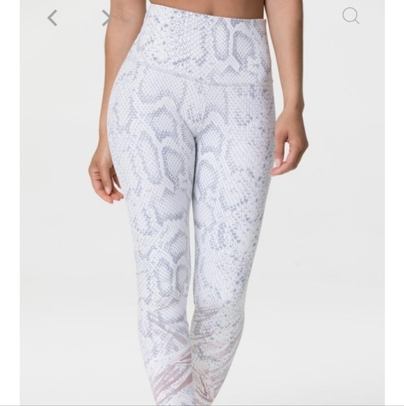 USales4's tweet photo. So good I had to share! Check out all the items I'm loving on @Poshmarkapp #poshmark #fashion #style #shopmycloset #profile #onzie #louisvuitton: https://t.co/fQMQdhAic0 https://t.co/NNL1kzL8XU