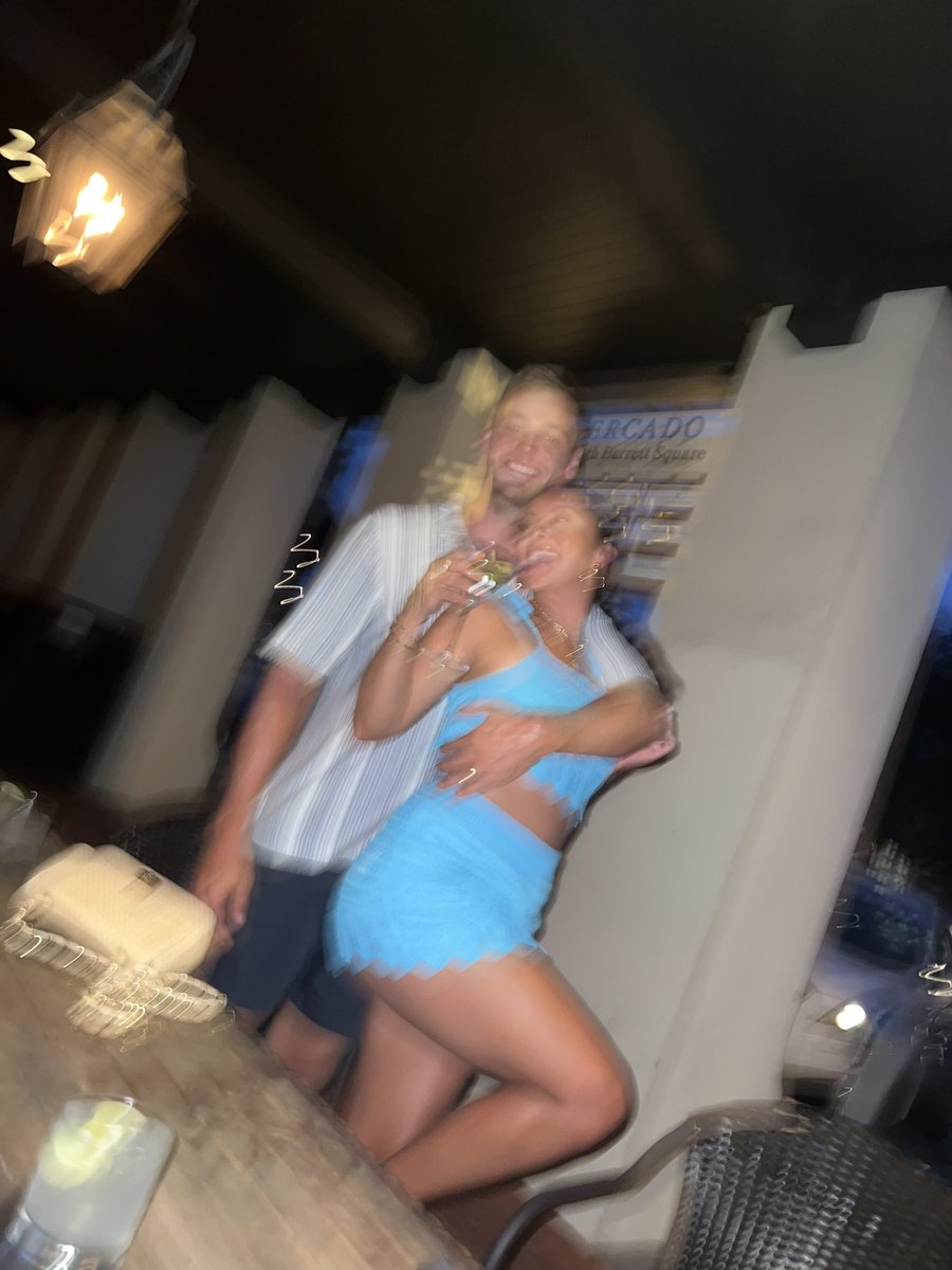 FamousElle's tweet photo. when in Florida https://t.co/uydqujVIkA