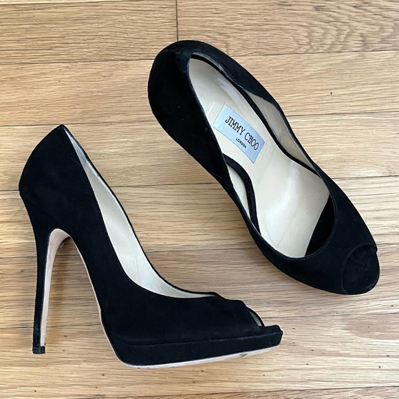 Maria79128793's tweet photo. So good I had to share! Check out all the items I'm loving on @Poshmarkapp from @LizF0311 #poshmark #fashion #style #shopmycloset #jimmychoo #louisvuitton #agirlthing: https://t.co/f8fwyJW7fv https://t.co/7UnjeW80lY