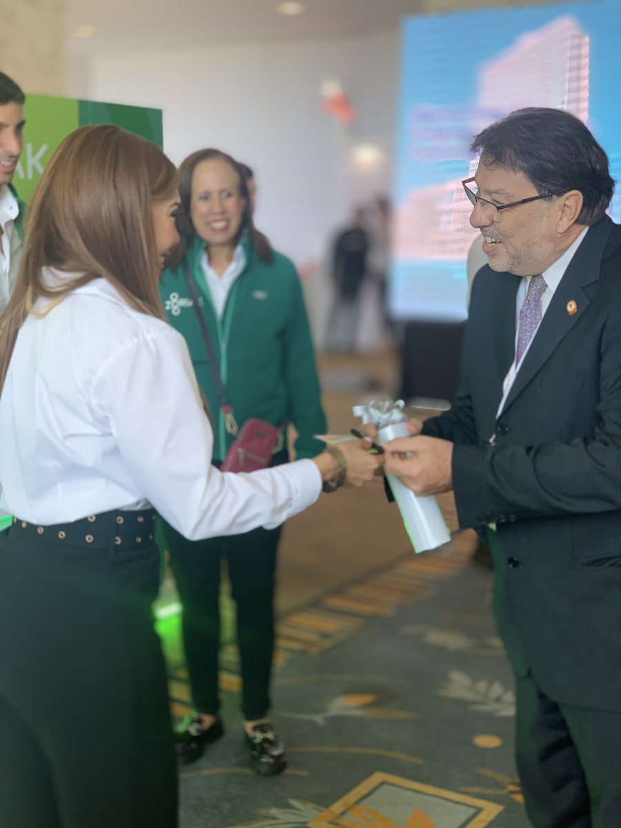 CardiologiaSVC's tweet photo. Un resumen del 2do día del Congreso Venezolano de Cardiología 2023 #SVCARDIO23 https://t.co/LyYRgtXZp4