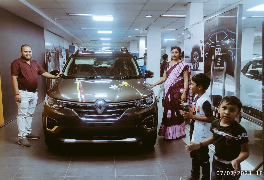 mohan_chauhan_'s tweet photo. 🚗 Introducing My New Ride: The Renault Triber! 🌟
Ready to hit the road in style with this versatile and spacious beauty. Buckle up for exciting adventures ahead! #RenaultTriber #NewCarJoy #AdventuresAwait https://t.co/DzBzG0U90J