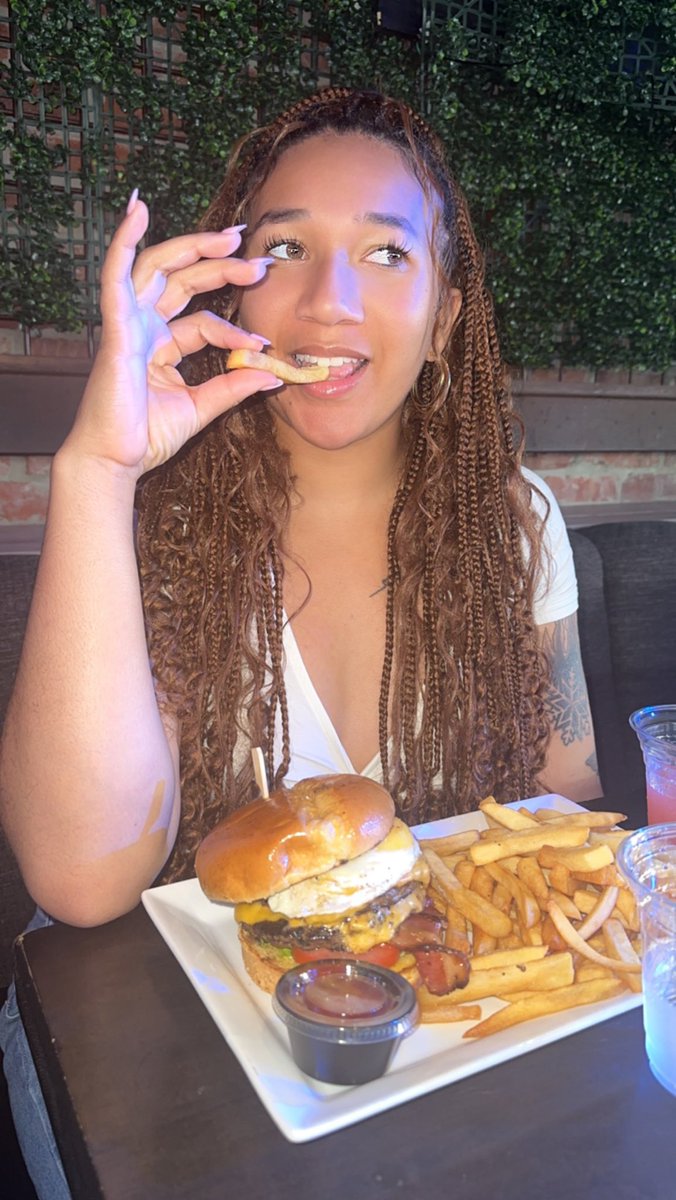 _shawtaaay_'s tweet photo. As y’all can see I love to eat 😭🥰💓 https://t.co/CF2iMWFAzy