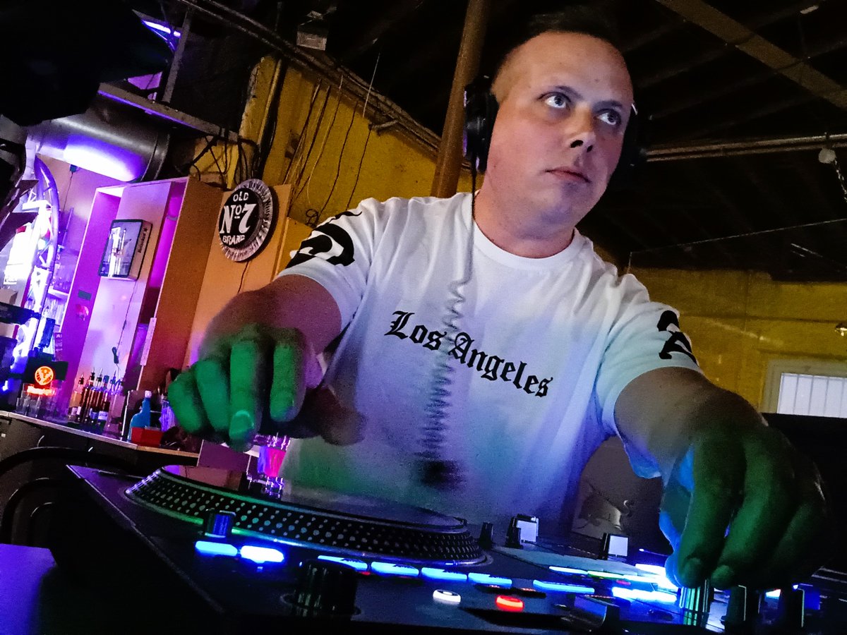 DJ_Hashtag_2023's tweet photo. Did you listen to our latest track Olé ?
#olé #dj #electronicmusic #electronica #EDMX #news #hashtag #music #Ibiza #Spanish #fiestas #partygirl #techno @funradio_fr https://t.co/uF6M93MlLi