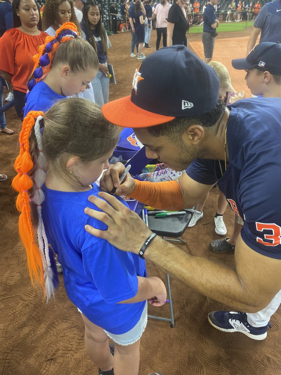 BunaSchool's tweet photo. Some of our BES babies got to participate in Peña’s Pals and meet/get autograph of Peña and other Astro’s before the game today. So glad they got to be a part of this!!
@Buna_ISD @DrTiffanySpicer https://t.co/t6GNT34ctw