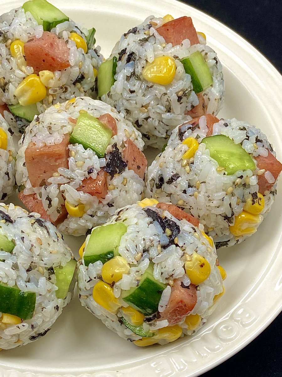 ご飯を残してこうすると言わざるを得ません
家族みんなで食べるおにぎりになりました
おにぎりの味が豊かでさっぱりしたきゅうりです。
こんがりと香るランチミート~甘いトウモロコシ粒
おいしすぎてやめられません🍙🍙
