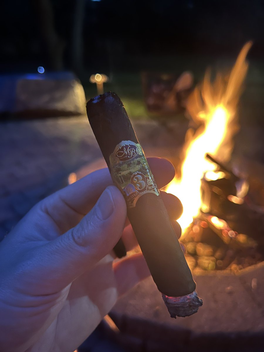TorqueTobacco's tweet photo. Campfire cigars hit diff https://t.co/w9EEcMWheo