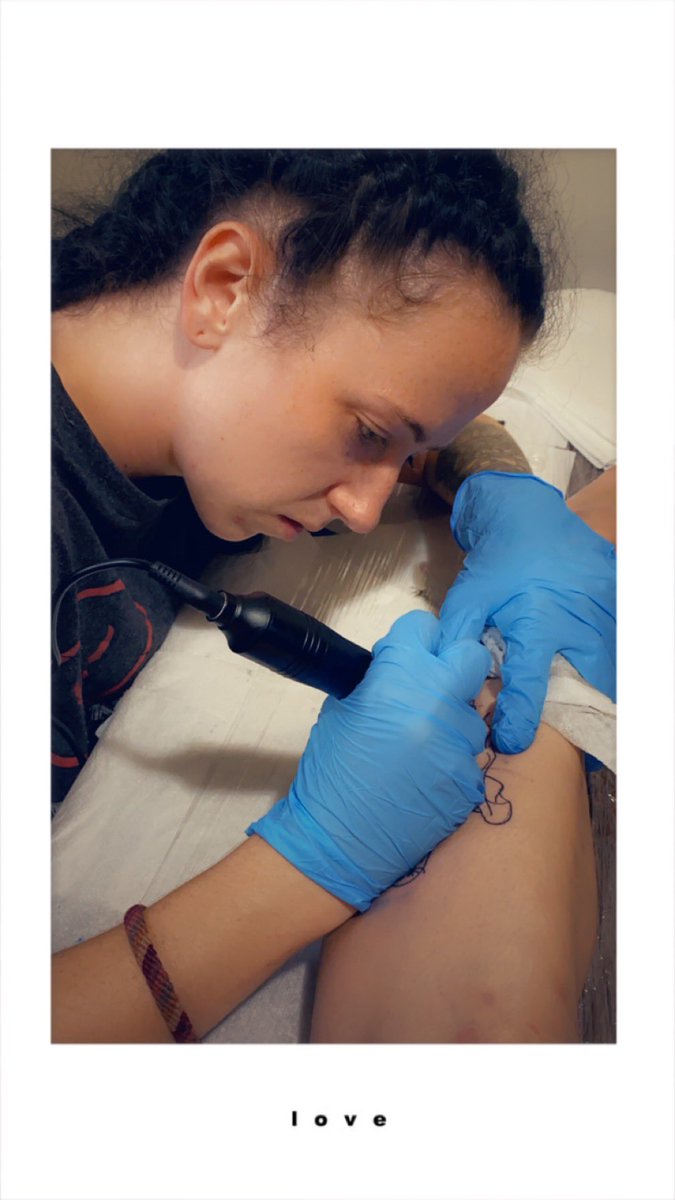itsvanilluhbean's tweet photo. tatto day was good https://t.co/dBBcs3VAAE