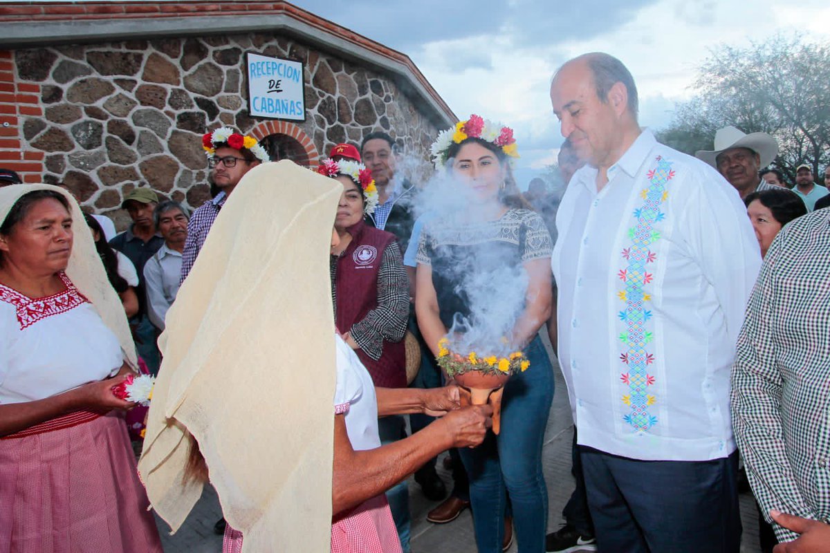 natycastrejonv's tweet photo. Agradezco la invitación para asistir a la inauguración de la obra de paneles solares para el sistema de agua potable por bombeo en la comunidad de #MagueyBlanco #Ixmiquilpan 

Les felicito por el sentido de comunidad con el que trabajan y se organizan para buscar el bienestar del pueblo. 
Gracias #AraceliBeltranContreras Presidenta municipal, al diputado #EdgarHernandezDali por todas sus gestiones para hacer realidad el proyecto.

¡Juntos somos más fuertes para lograr el beneficio de los Hidalguenses!

#PrimeroEIPueblo #GobiernoCercanoAlPueblo #AccionesQueCambianVidas #NatyCastrejón