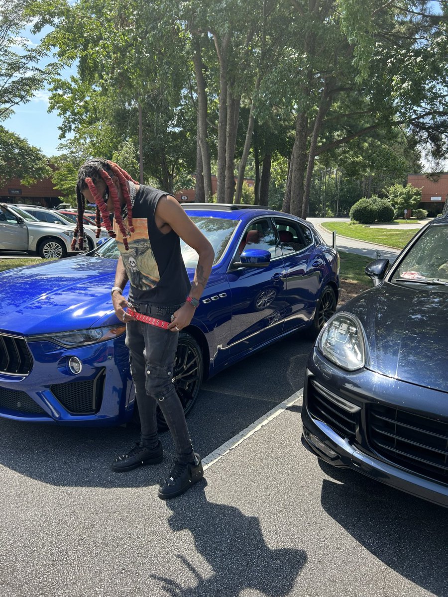 1vegeta__'s tweet photo. DripStar could go twin turbo super truck any given day ✋🏾 no literally 2 twin super trucks ✋🏾🆗🆒 #WitIt Official Video Out Everywhere !! #LinkInMyBio #3rdOTW #DripStarVegeta #2GONE https://t.co/bsFEIqIBBb
