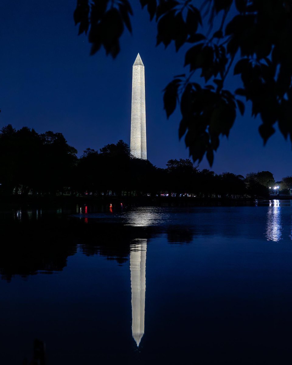 washingtondc's tweet image. Embracing the captivating allure of #WashingtonDC by night! 🌃🚶‍♀️🌙 

📸: IG/ atherahsan #MyDCcool #ExperienceDC