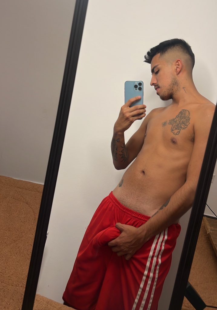 19875cris's tweet photo. RT y me saco todo el bóxer 🥵 https://t.co/ksHt6haiK8