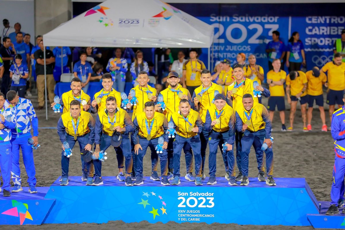 SSalvador2023's tweet photo. ¡Colombia, reyes de la arena! 🥇🏖️ En #SanSalvador2023, los colombianos se cuelgan la medalla de oro. 👏🇨🇴 https://t.co/uJq2FMU5W7