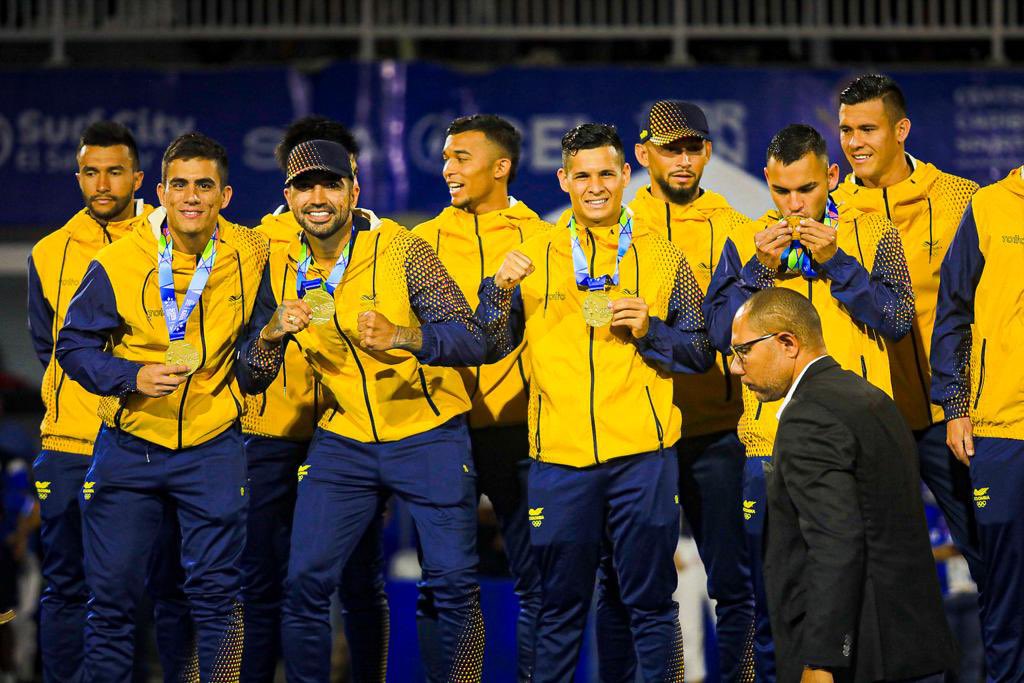SSalvador2023's tweet photo. ¡Colombia, reyes de la arena! 🥇🏖️ En #SanSalvador2023, los colombianos se cuelgan la medalla de oro. 👏🇨🇴 https://t.co/uJq2FMU5W7