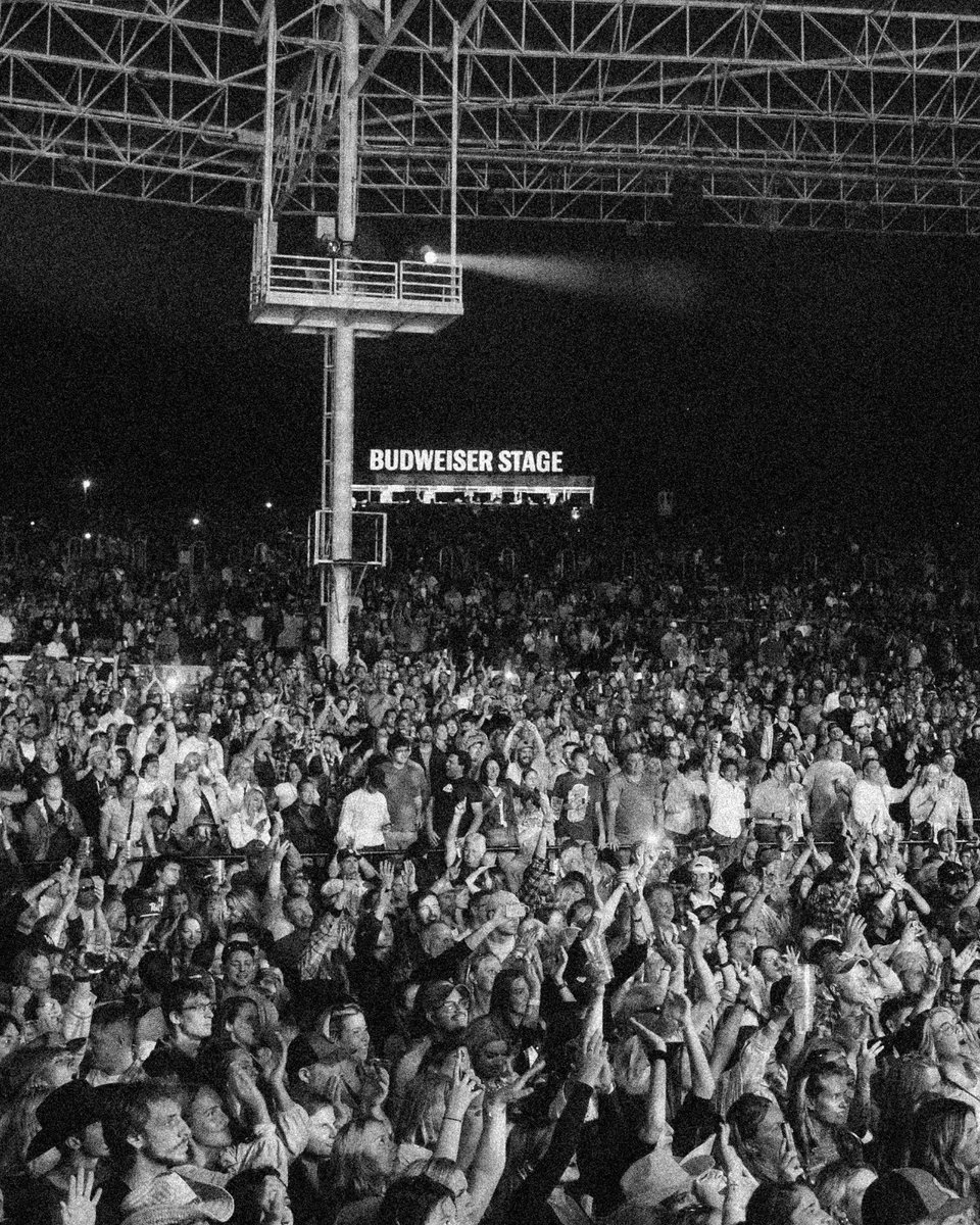 zacbrownband's tweet photo. Excited to be back in Toronto next weekend! Who’s gonna have a cold beer on a Friday night with us at @budweiserstage? https://t.co/SXZMpREH5b