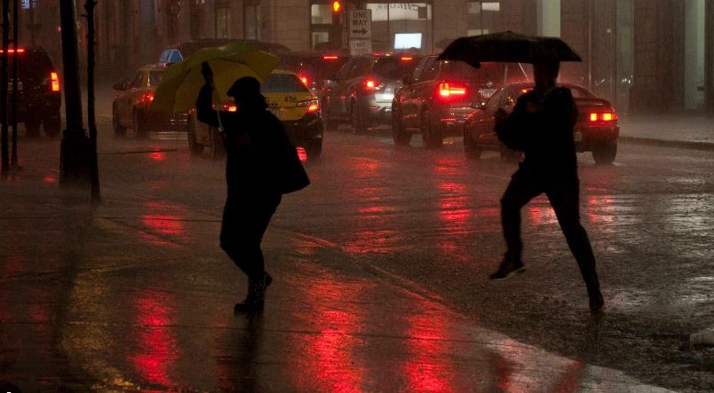 SPVQ_police's tweet image. #CIRCULATION | #FEQ | Soyez extrêmement prudent lorsqu&apos;il pleut. Respectez la signalisation! Appelons au civisme et à la courtoisie de tout un chacun. #FEQ @FestivalEteQc