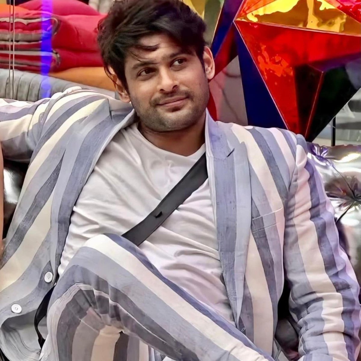 BbTweewt's tweet photo. Who has the strongest fanbase among these two.?
  
Like for #Siddharth
Retweet for #AbhishekMalhan 

#FukraInsaan  #PandaGang
#FukraArmy #BiggBossOTT #Abhiya #Abhisha #shiddarthsukla
#ManishaRani https://t.co/k9lH5neFCp