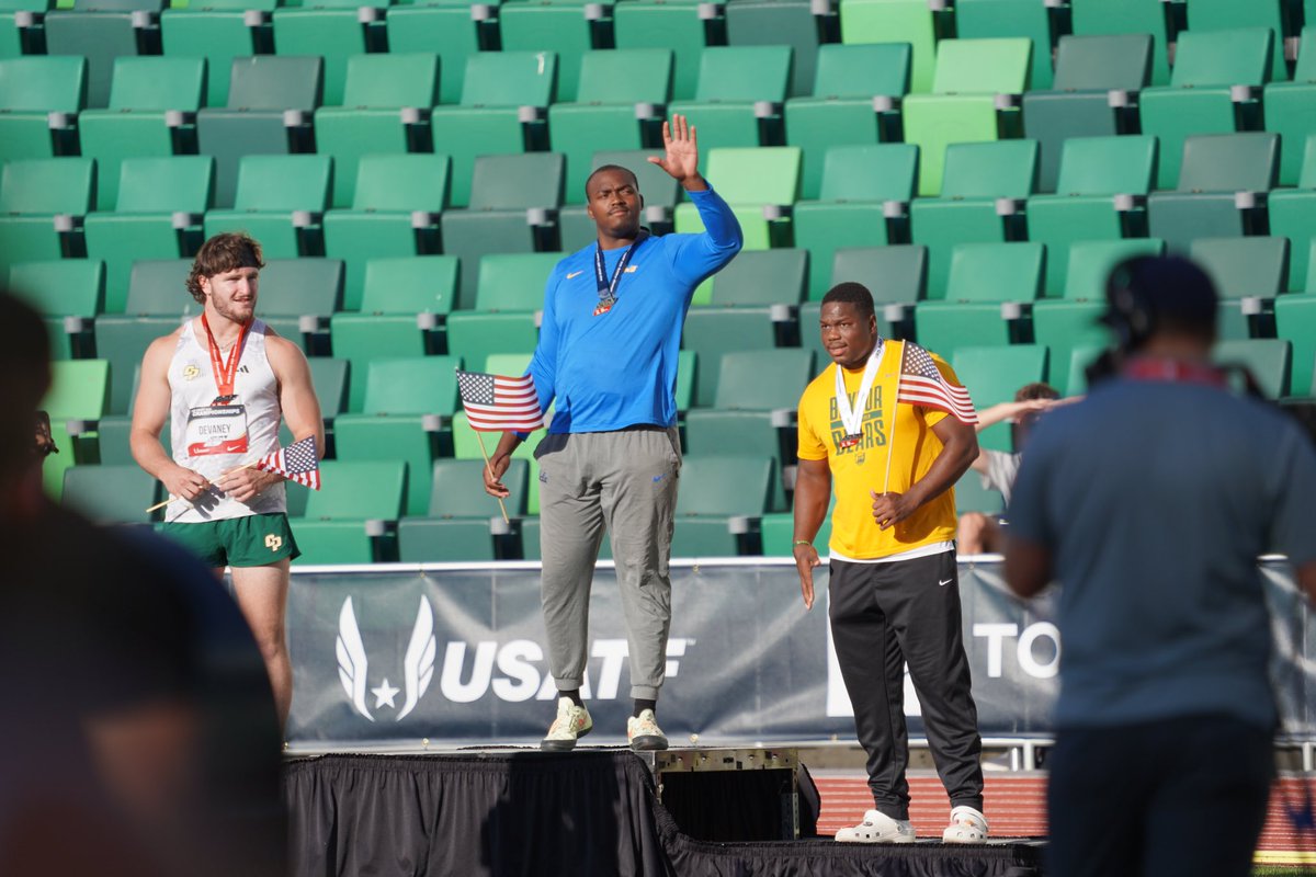 milesplit's tweet photo. What’s a man eat before securing a USA U20 title in the hammer throw? 

Chiptotle. The man had @ChipotleTweets 

It was a double protein meal for Michael Pinckney en route to his winning throw of 67.03 meters.

🥈 Rory Devaney, 66.73m
🥉 Gary Moore, 66.56m https://t.co/aF6zwiyNhX