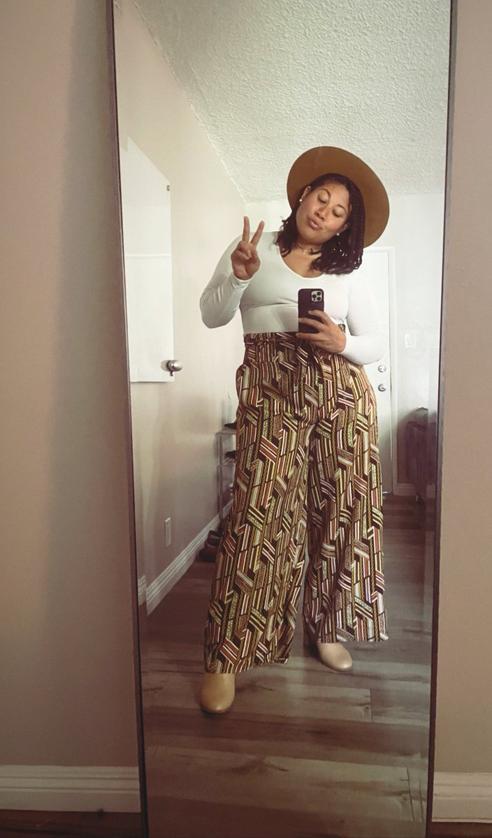 kas__vegas's tweet photo. I feel like people wear black outfits at night and bright ones in the day, but I wear what I want 🤷‍♀️ Idk the rules…I’m from Hawaii where the weather nice year round so I don’t understand seasons 😂 🍁 ❄️ ☀️ 🌧️ Anyways, cheers to Iman, see you soon homie! #web3music https://t.co/ML3UdcWbBN