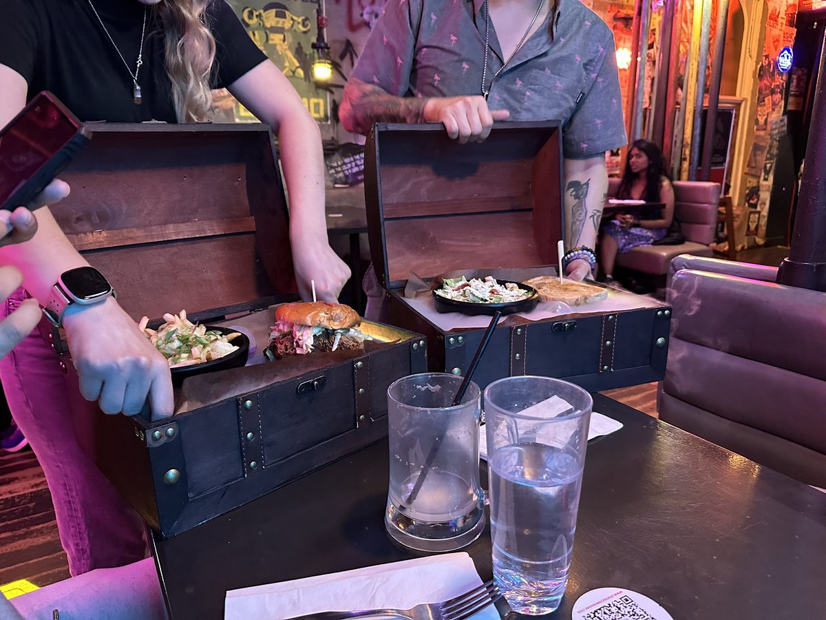 ArdenWolfsky's tweet photo. Fate decided my dinner 🎲
#Toronto #adventure #stormcrow https://t.co/VkXQsJ9xga