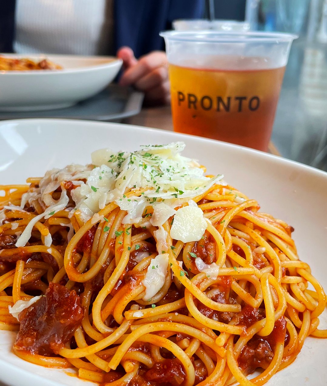 アスパラガスとメロン、生ハムの削りパルメザンチーズとフレッシュバジル添えのレシピ