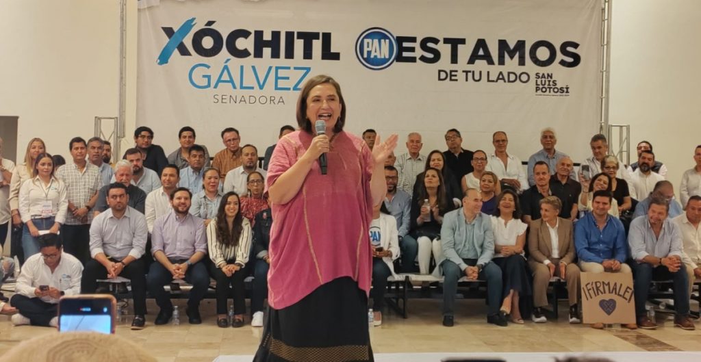 "Hoy el presidente dijo ‘tamales, tamales’, si él cree que me dio pena vender tamales en mi juventud está mal. A mucha honra vendí tamales los sábados, a mucha honra porque vergüenza es robar” - #XóchitlVa -

#MéxicoMereceMás