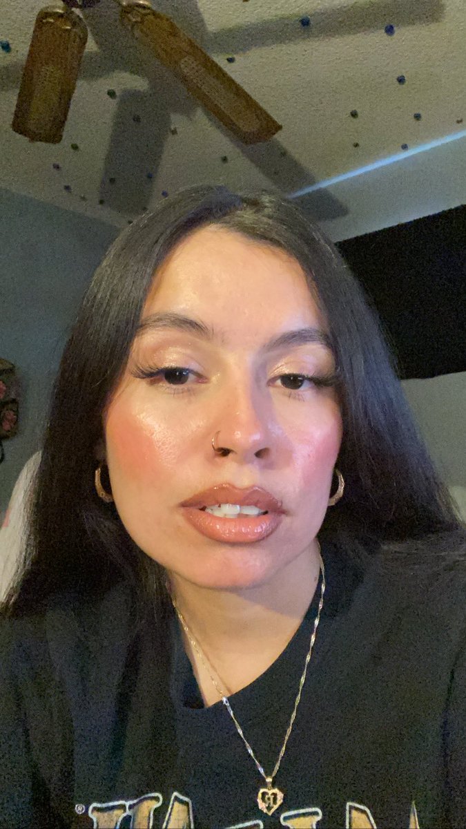 Rocioceja_'s tweet image. Quick which one should be first
Left or right!!!