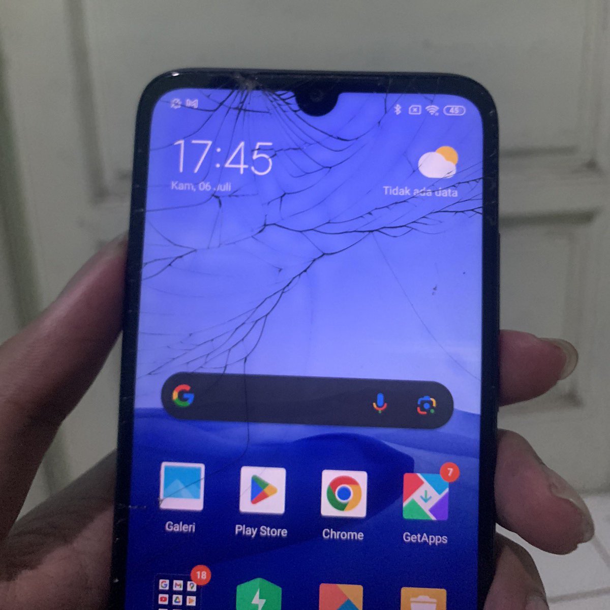 stwberrygoodm's tweet image. #WTS 
Redmi 7 3/32 kondisi seperti di foto ya, hanya ada batangan, all fungsi masih aman, touchscreen juga masih Aman.

#zonauang #hpsecond