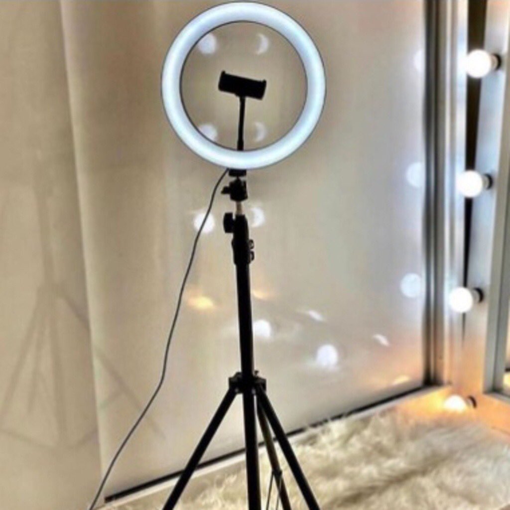achadossdanathy's tweet photo. ✨ Ring Light Iluminador 10 Polegadas Com Tripé De 2.10 Metro #Shopee77 
🔗https://t.co/dYIiB0d6hz

R$ 48,99 https://t.co/5iumnrHofv
