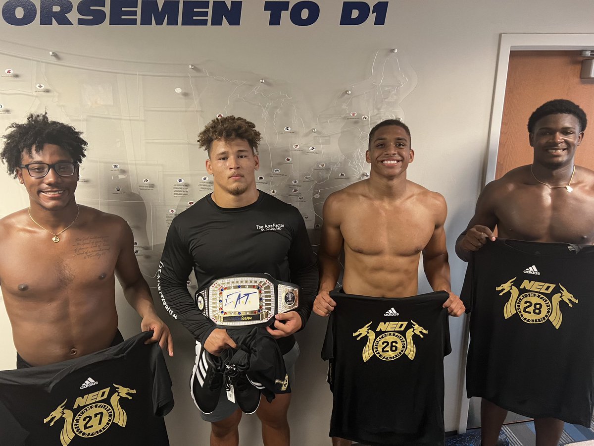 Norsemen_FB's tweet photo. #EATChamps to finish the week!
Alpha - @MichealDeverea3 
Bravo - @JoeOverstreet3 
Charlie - @Chase_Faber_ 

#MadeOnTheBanks https://t.co/OnKxzru4yx