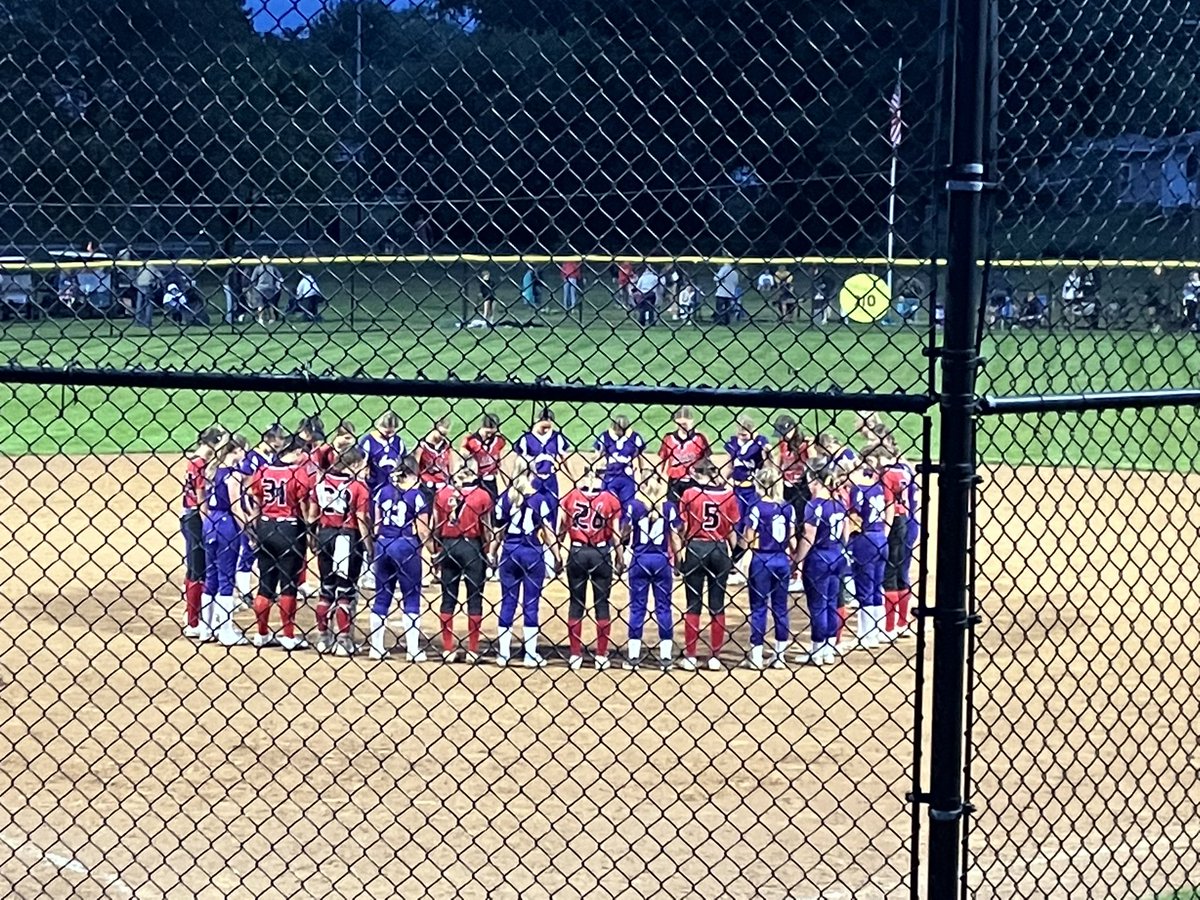 Pirates, Lions gather together afterward. #iahssb