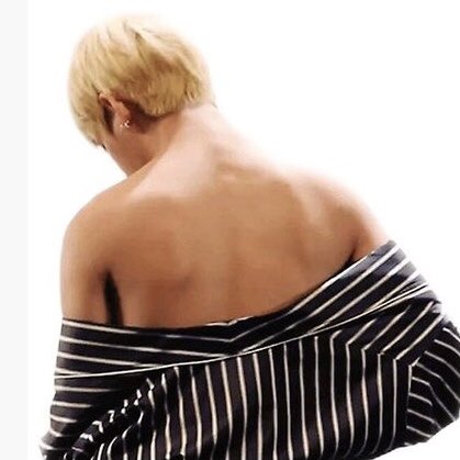 taehyung thinker tweet media