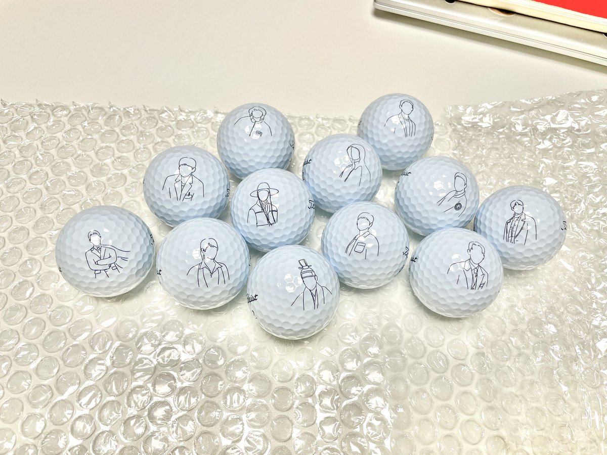 안녕하세요. 필모 골프공 인쇄가 완료되어 사진 공유드립니다! 그런데 결과물을 보시고 이름이 들어갔으면 좋겠다 건의해주신분이 있어 재인쇄 여부 찬반조사를 하려 합니다!
재인쇄가 들어가면 추가지출이 생기기 때문에 이점 참고하셔서 아래 링크로 의견 남겨주세요.

naver.me/FdGwa6GJ