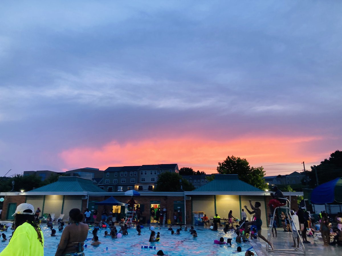 erinfordc's tweet photo. Perks of #LateNightDrip in the Great Ward 8: sunset views, running into friends; popcorn and sno cones; and cooling off! ๐โ๏ธ๐โ๏ธ https://t.co/ygM6OFlX4b