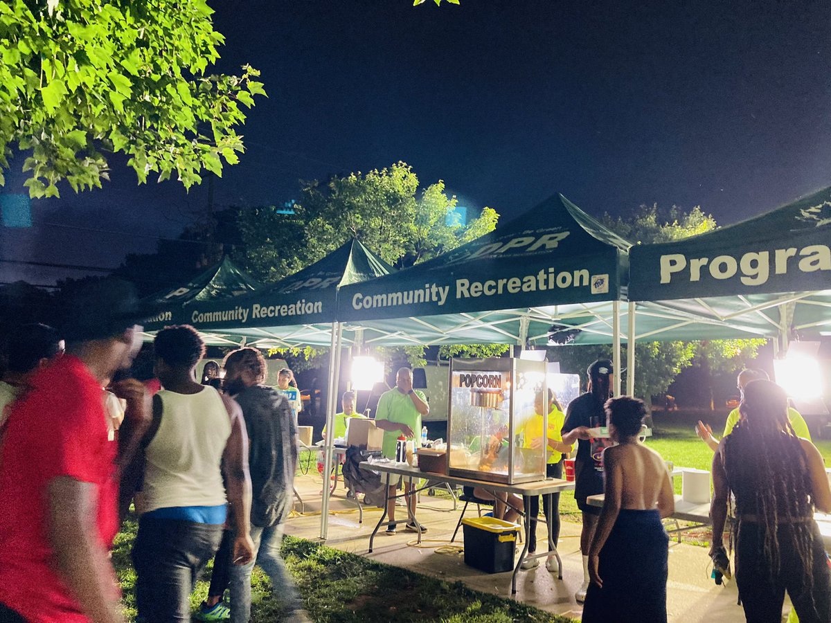 erinfordc's tweet photo. Perks of #LateNightDrip in the Great Ward 8: sunset views, running into friends; popcorn and sno cones; and cooling off! ๐โ๏ธ๐โ๏ธ https://t.co/ygM6OFlX4b
