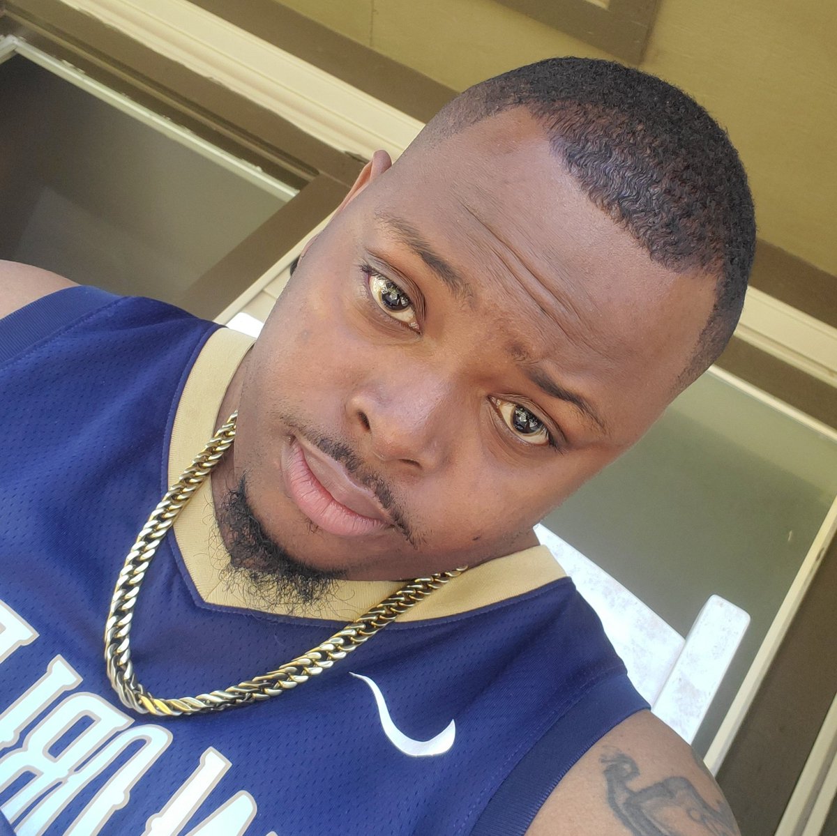 CognacLibra's tweet photo. #NewProfilePic https://t.co/GjGUthqbgl