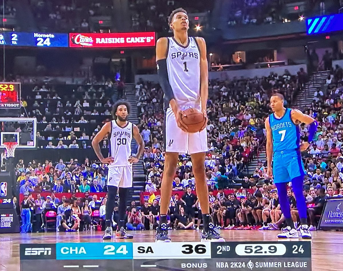 Slow start for Wemby 1-7Fgs 5pts but has 5rbs 3blks at the half. #NBASummerLeague