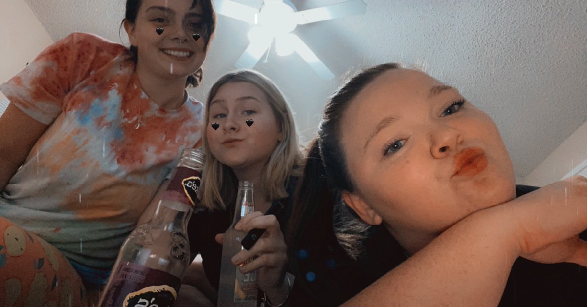 Crisp16Jade's tweet photo. We have no recent photos😩 but HAPPY BIRTHDAY KENZI❤️ I just want to say thank you for being the bestest friend a girl could ask for &amp; always making me laugh😂 You are the sweetest soul &amp; I can’t wait to stand by your side as one of your bridesmaids on your big day🫶🏻 https://t.co/xSIBx19e3o