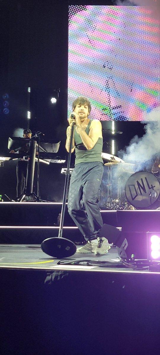 louflickr's tweet photo. i could’ve gone to this show💔💔 https://t.co/ar8PPQMH4k